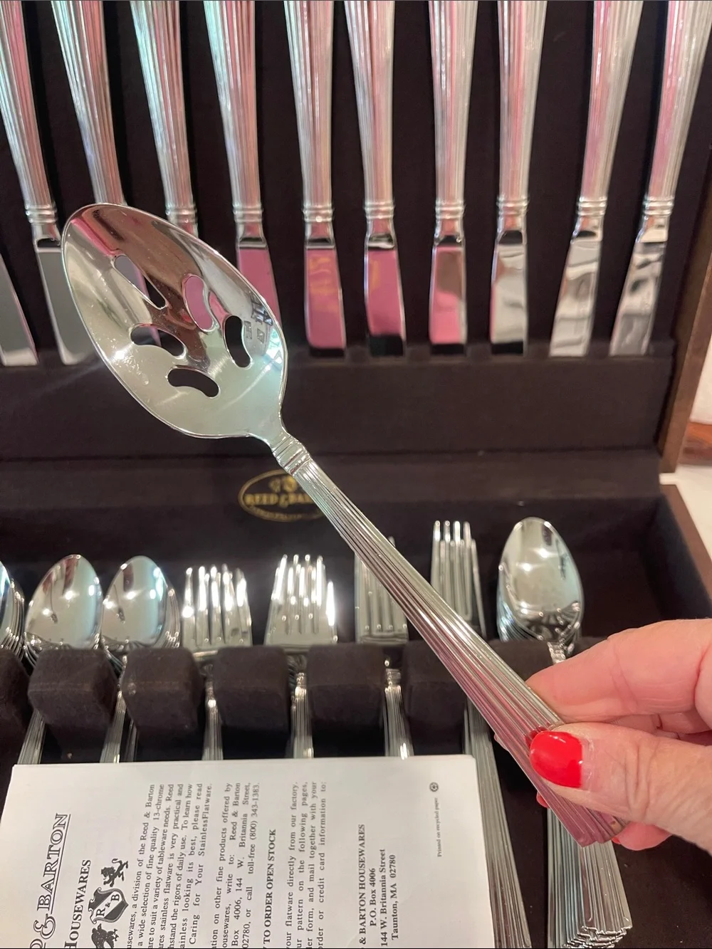 Reed & Barton 80 piece Fluted Elegance Flatware Set in Silver